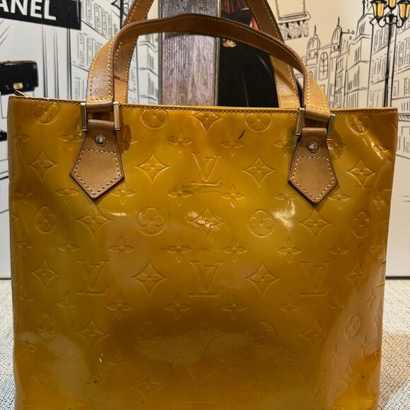 Louis Vuitton Vernis Houston in Noisette - Picture 10 of 12